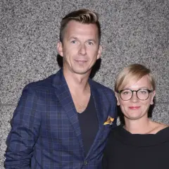 Kim jest żona Karola Okrasy: poznaj fascynującą historię Moniki Okrasy