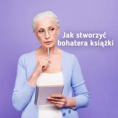 Kobieta z notatnikiem i długopisem zastanawia się, jak przygotować arkusz postaci przed pisaniem książki.