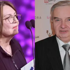 Kobieta w okularach i mężczyzna w garniturze trzymający statuetkę.