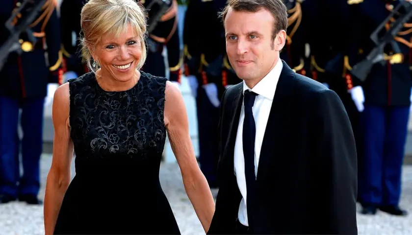 Brigitte i Emmanuel Macron, choć nie mają wspólnych dzieci, tworzą zgraną parę.