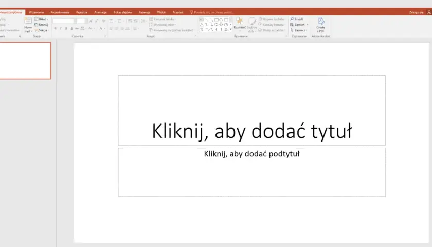 Ekran programu PowerPoint z pustym slajdem tytułowym i tekstem "Kliknij, aby dodać tytuł".