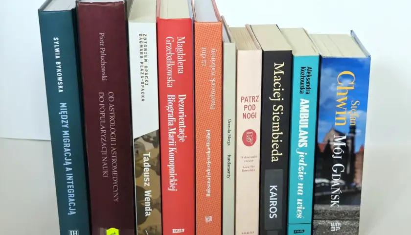 Książki, które mogą być nagrodami literackimi: "Między migracją a integracją", "Od astrologii i astromedycyny", "Dezorientacje. Biografia Marii Konopnickiej", "Patrz pod nogi".