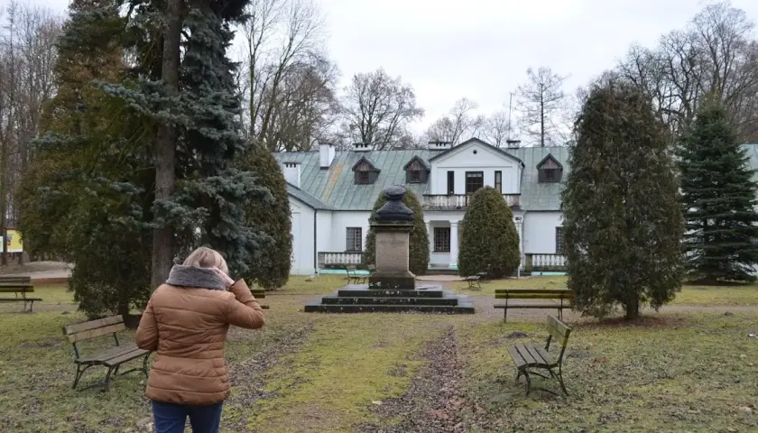 Gdzie urodził się Mikołaj Rej? Historia Żurawna i jego znaczenie.
