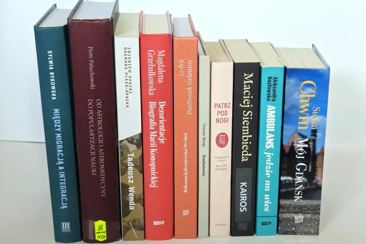 Książki, które mogą być nagrodami literackimi: "Między migracją a integracją", "Od astrologii i astromedycyny", "Dezorientacje. Biografia Marii Konopnickiej", "Patrz pod nogi".